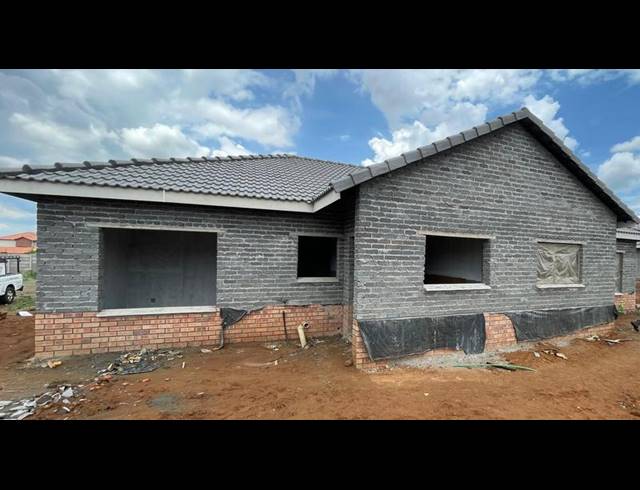 3 BEDROOM SIMPLEX FOR SALE IN WATERVAL EAST